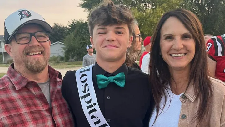 Ledger Dalton Dunkerton Obituary: High School Senior Dies After Battle With Leukemia
