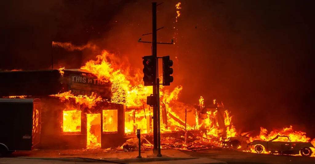 Eastlake Fire Today-Massive fire rescue team responding to Fire in Eastlake, Ohio
