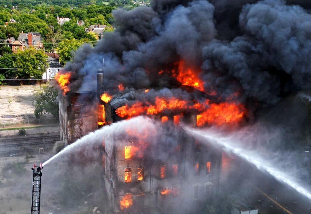 St. Louis Park Fire Today-Large Apartment Building Blaze Causes Heavy Damage as Firefighters Battle Flames in Minnesota
